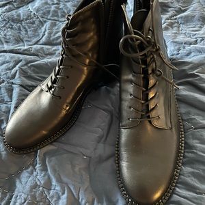 Vince NIB Women's lace-up bootie.  Black leather, leather sole..  US9.